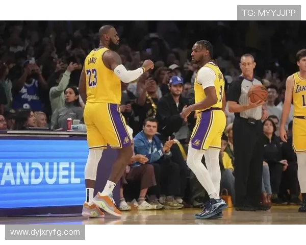 [NBA]詹姆斯父子同台创历史 新赛季开门红.